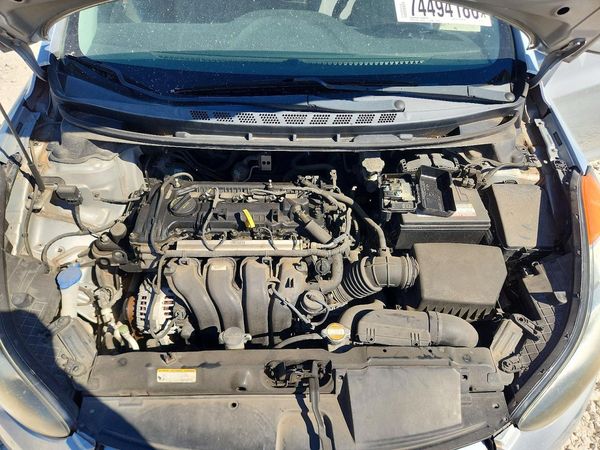 2012 HYUNDAI ELANTRA GLS(Middle grade) — Engine bay
