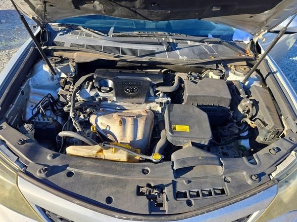 2012 TOYOTA CAMRY — Engine bay