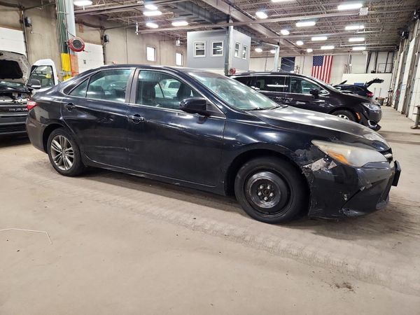 2015 TOYOTA CAMRY — Passenger 3/4