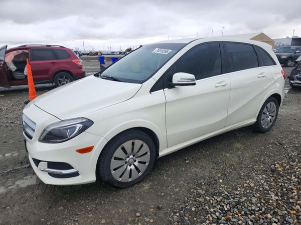 2014 MERCEDES-BENZ B — Front 3/4