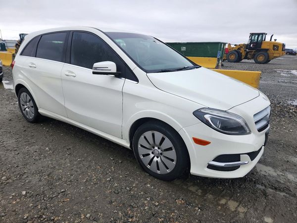 2014 MERCEDES-BENZ B — Passenger 3/4