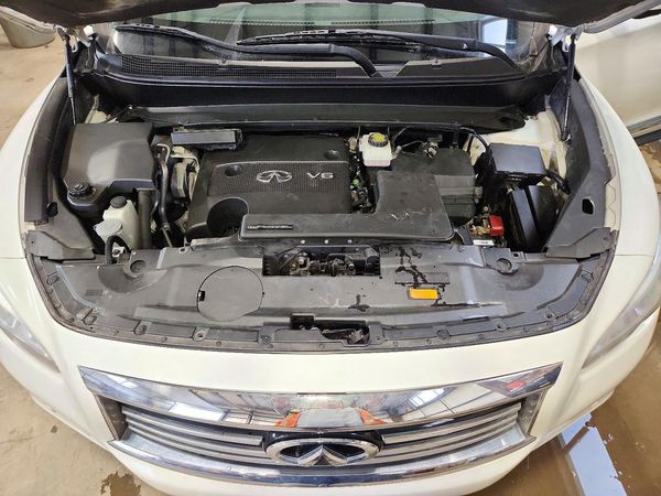 2014 INFINITI QX60 — Engine bay