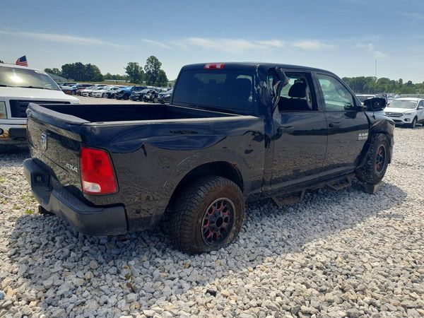 2015 RAM 1500 ST