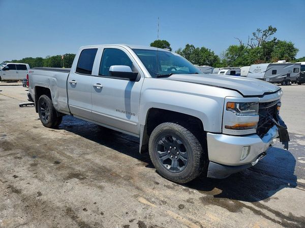 2017 CHEVROLET SILVERADO LT