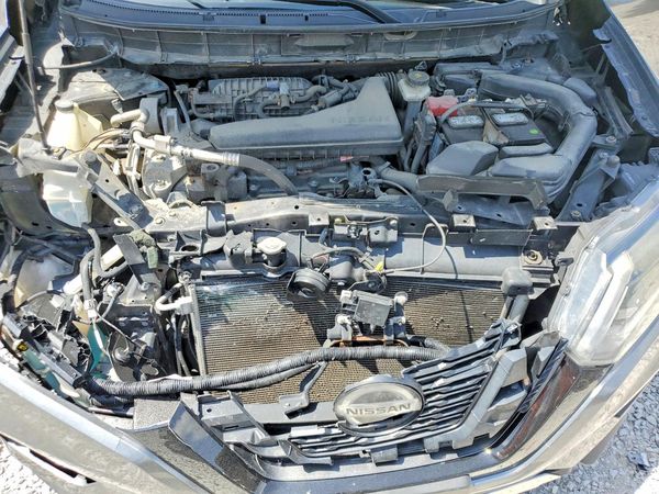 2018 NISSAN ROGUE — Engine bay