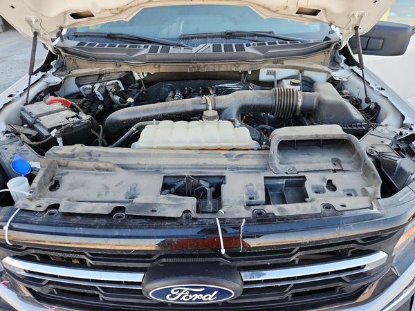 2025 FORD F150 XLT — Engine bay