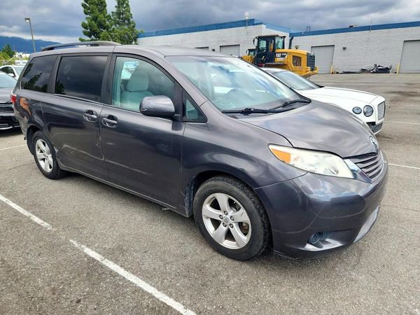 2017 TOYOTA SIENNA LE Mobility/LE — Passenger 3/4