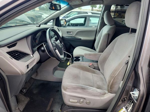2017 TOYOTA SIENNA LE Mobility/LE — DENT