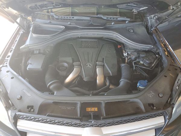 2014 MERCEDES-BENZ GL GL450 4MATIC — Engine bay