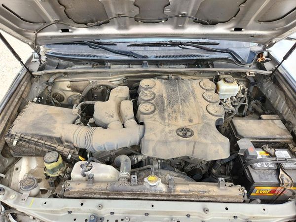 2012 TOYOTA 4RUNNER — Engine bay