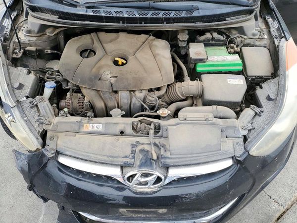 2012 HYUNDAI ELANTRA GLS(Middle grade) — Engine bay