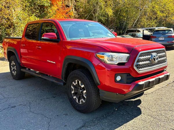 2017 TOYOTA TACOMA