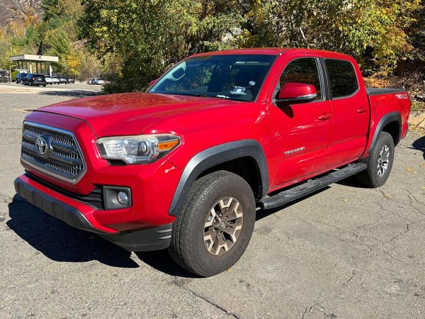 2017 TOYOTA TACOMA
