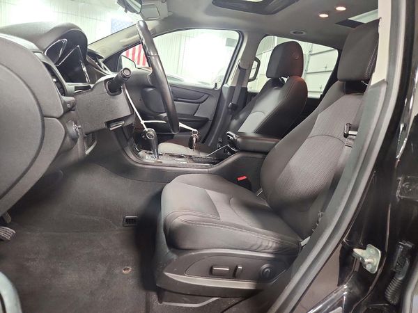 2017 CHEVROLET TRAVERSE 1LT — DENT