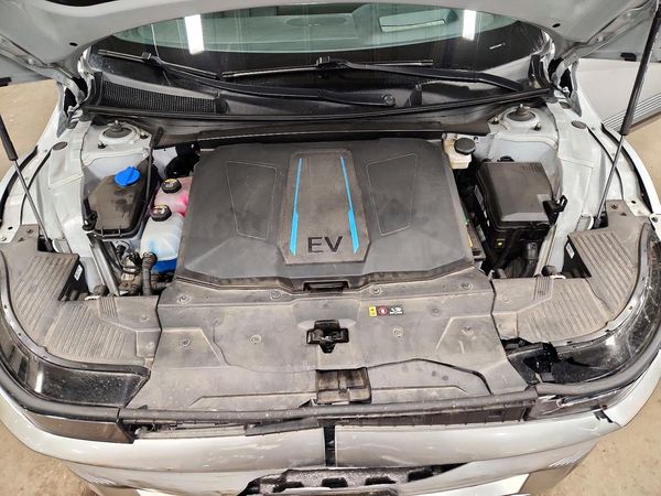 2022 HYUNDAI IONIQ Limited — Engine bay