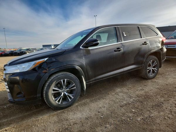 2018 TOYOTA HIGHLANDER LE/LE Plus — Front 3/4