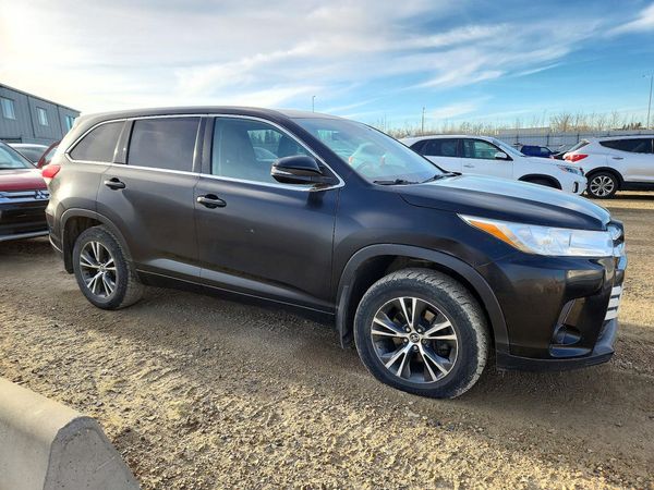 2018 TOYOTA HIGHLANDER LE/LE Plus — Passenger 3/4
