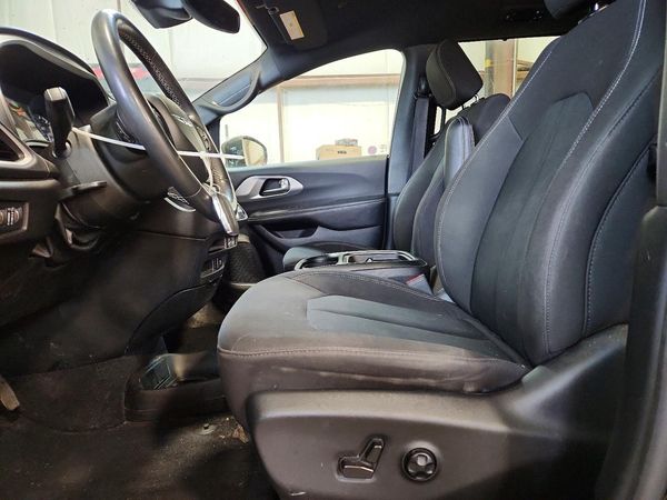 2022 CHRYSLER PACIFICA Touring