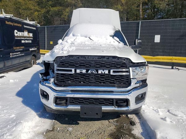 2024 RAM 3500 CREW CAB CHASSIS 4X4