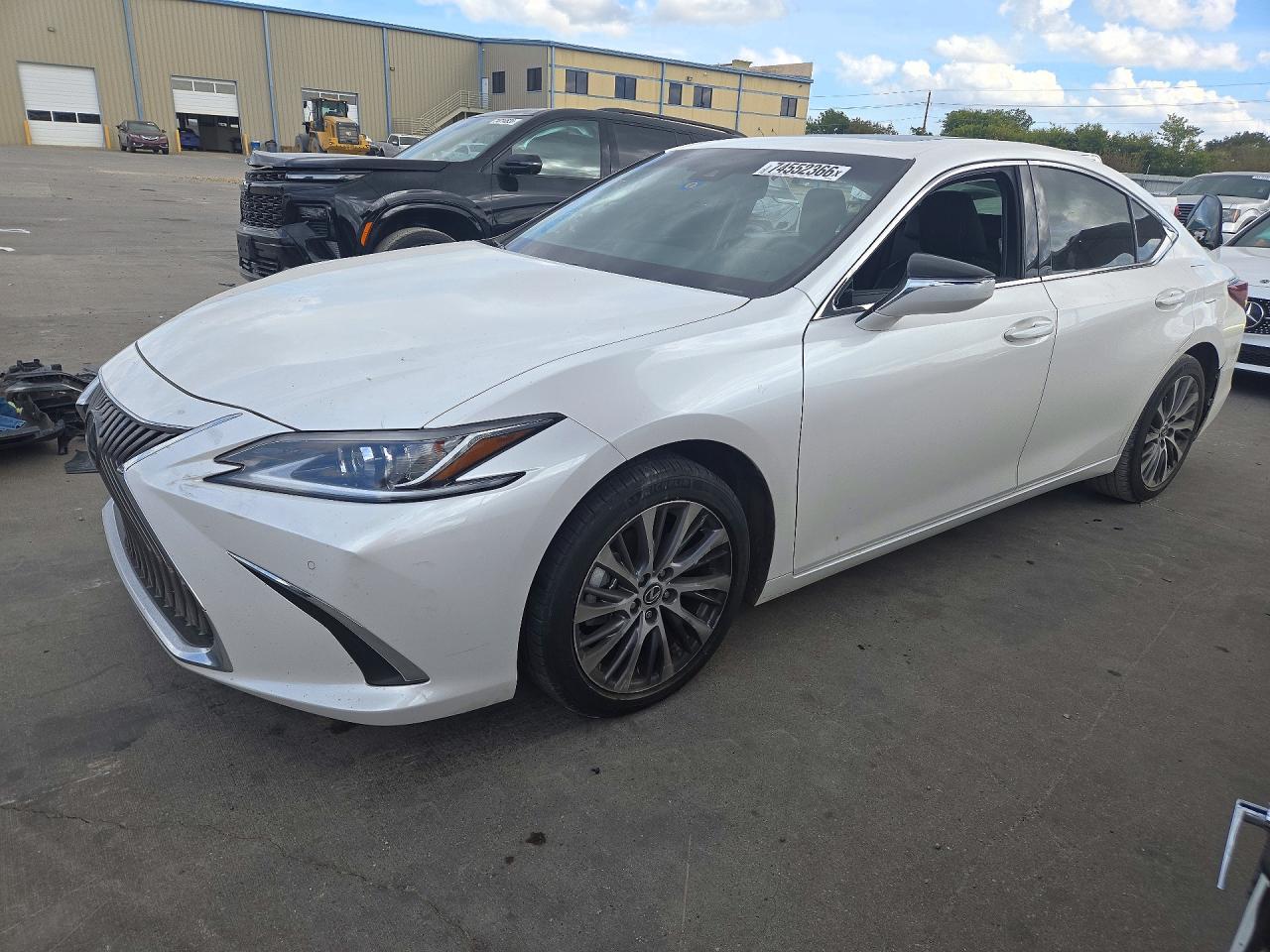2020 LEXUS ES 350 Premium — Front 3/4