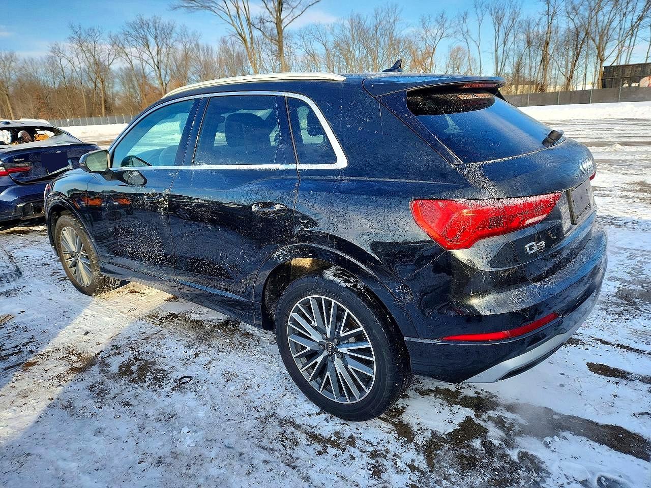 2022 AUDI Q3 quattro Premium