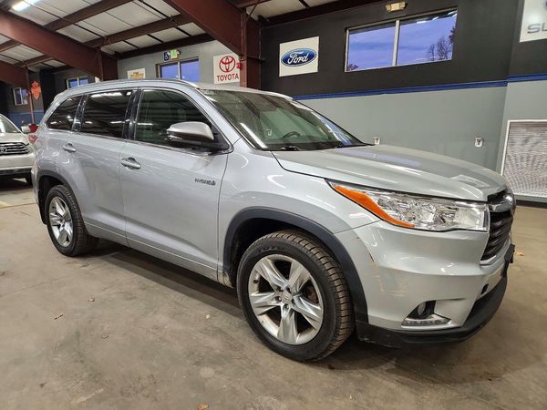 2015 TOYOTA HIGHLANDER Base/Hybrid — Passenger 3/4