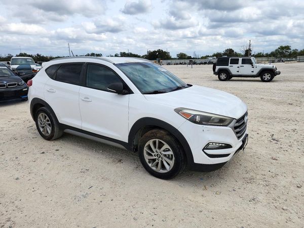 2017 HYUNDAI TUCSON — Passenger 3/4