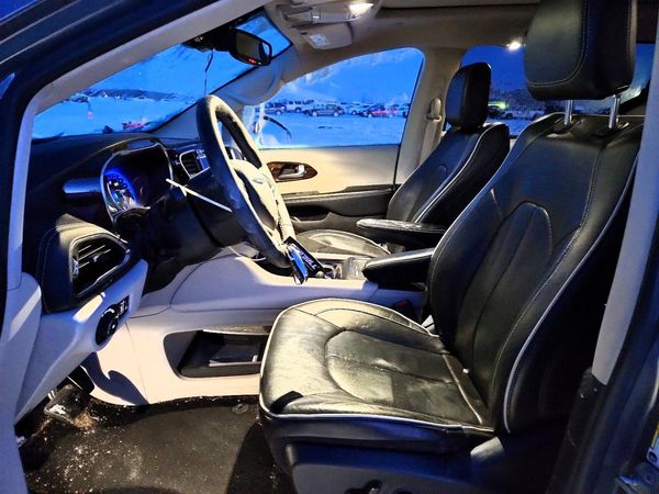 2022 CHRYSLER PACIFICA Limited