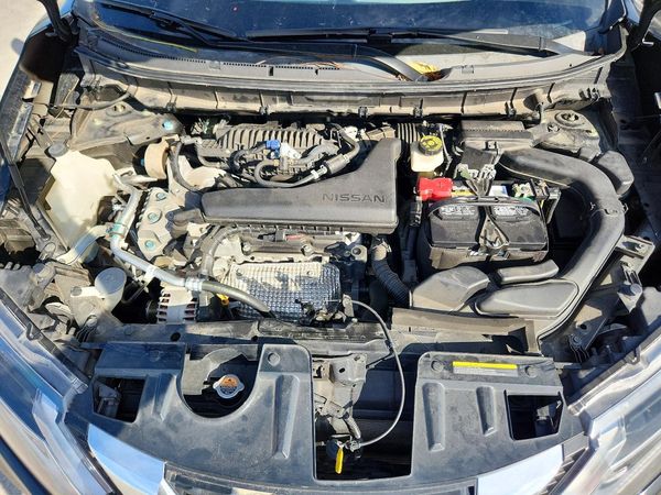2019 NISSAN ROGUE — Engine bay