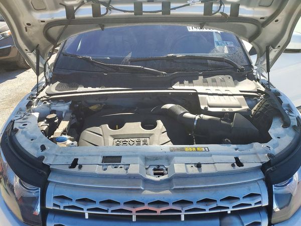 2014 LAND ROVER RANGEROVER Pure Plus — Engine bay