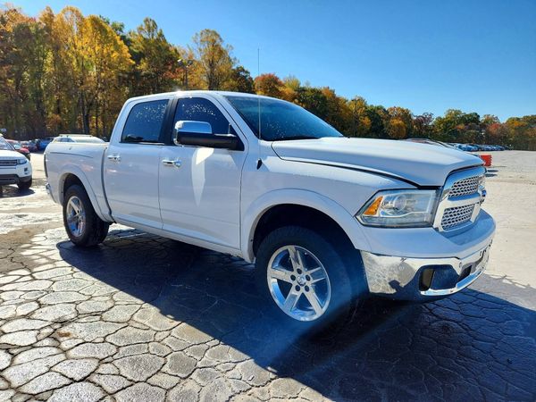 2015 RAM 1500 Laramie — Passenger 3/4