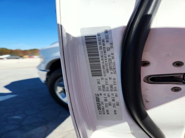 2015 RAM 1500 Laramie — VINS