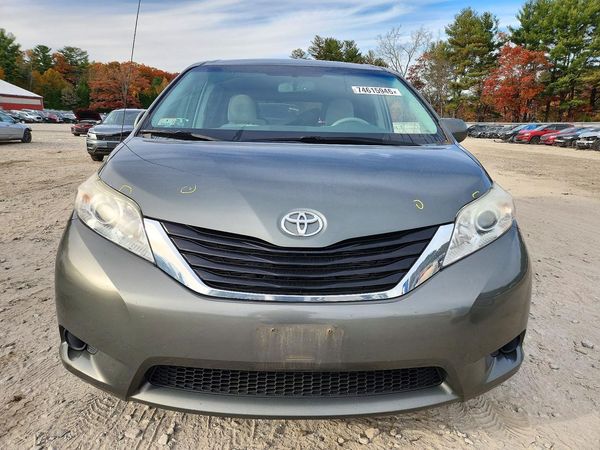 2013 TOYOTA SIENNA — DIRF
