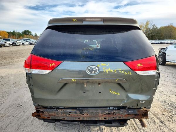 2013 TOYOTA SIENNA — DIRR