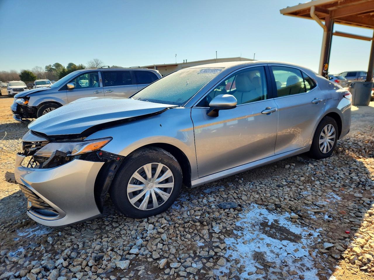 2020 TOYOTA CAMRY LE — Front 3/4