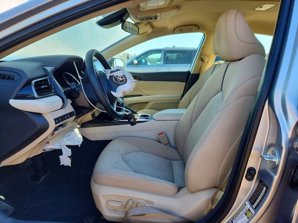 2020 TOYOTA CAMRY LE — DENT