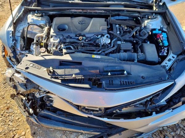 2020 TOYOTA CAMRY LE — Engine bay