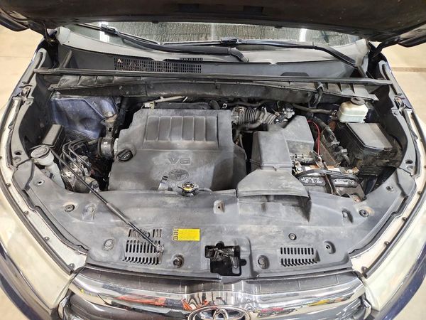 2014 TOYOTA HIGHLANDER — Engine bay