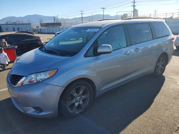 2012 TOYOTA SIENNA — Front 3/4