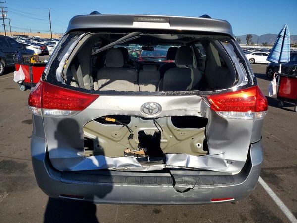 2012 TOYOTA SIENNA — DIRR