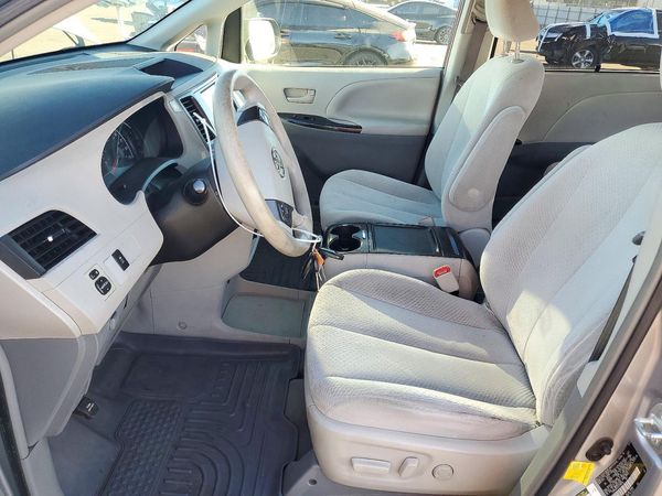 2012 TOYOTA SIENNA — DENT