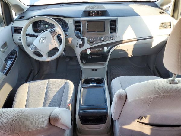 2012 TOYOTA SIENNA — CKPT