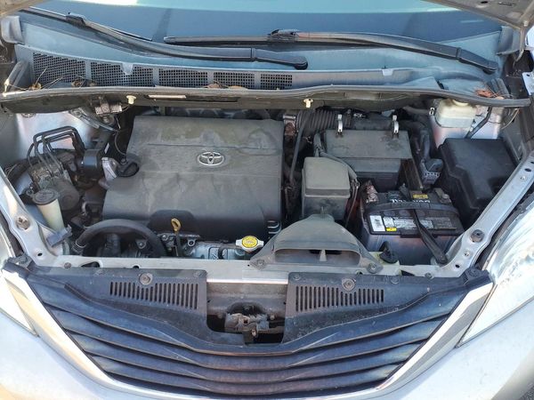 2012 TOYOTA SIENNA — Engine bay