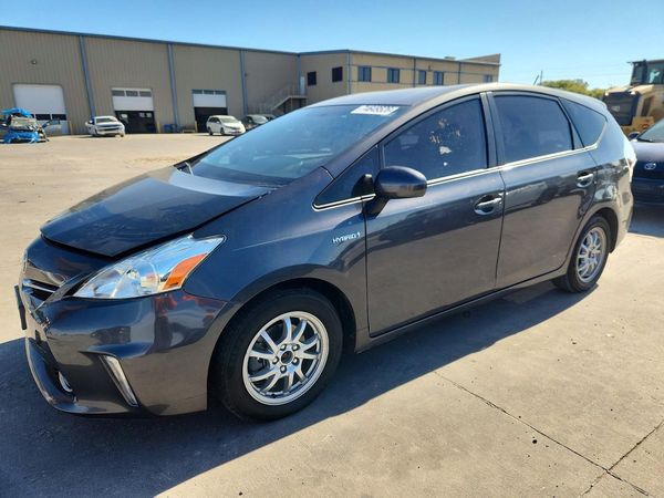 2013 TOYOTA PRIUS — Front 3/4