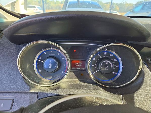2012 HYUNDAI SONATA Middle level