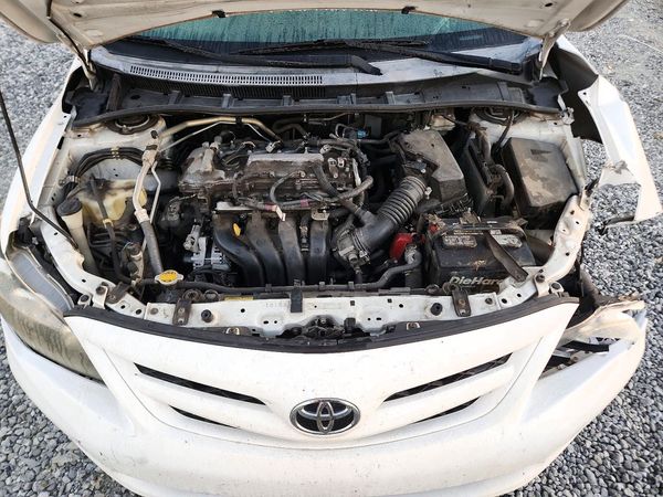 2013 TOYOTA COROLLA — Engine bay