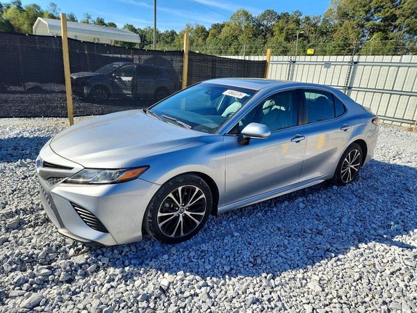 2018 TOYOTA CAMRY L/LE/SE/XLE — Front 3/4