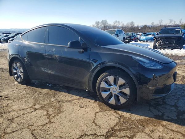 2021 TESLA MODEL Y — Passenger 3/4