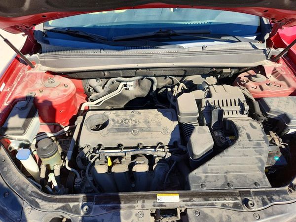 2012 HYUNDAI SANTA FE GL(Middle-low ) — Engine bay