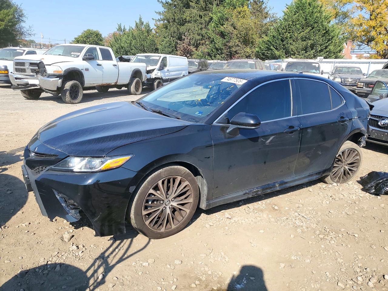 2020 TOYOTA CAMRY SE — Front 3/4